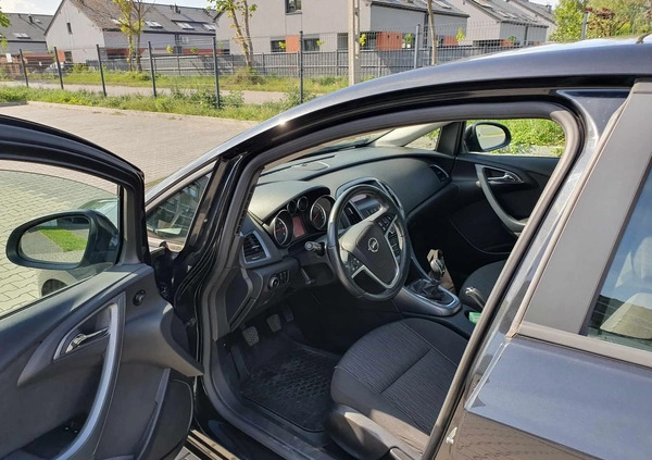Opel Astra cena 35000 przebieg: 148534, rok produkcji 2013 z Sosnowiec małe 37